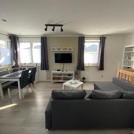 Schoene 54qm Nahe Rostock Und Warnemuende 아파트 Lambrechtshagen